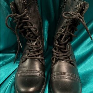 Steve Madden Troopa Lace up combat boots